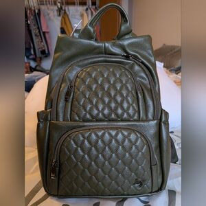 Lug Hatchback VL- Olive